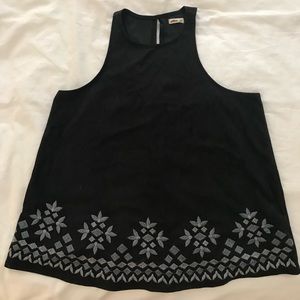 Hollister high-neck flow tank